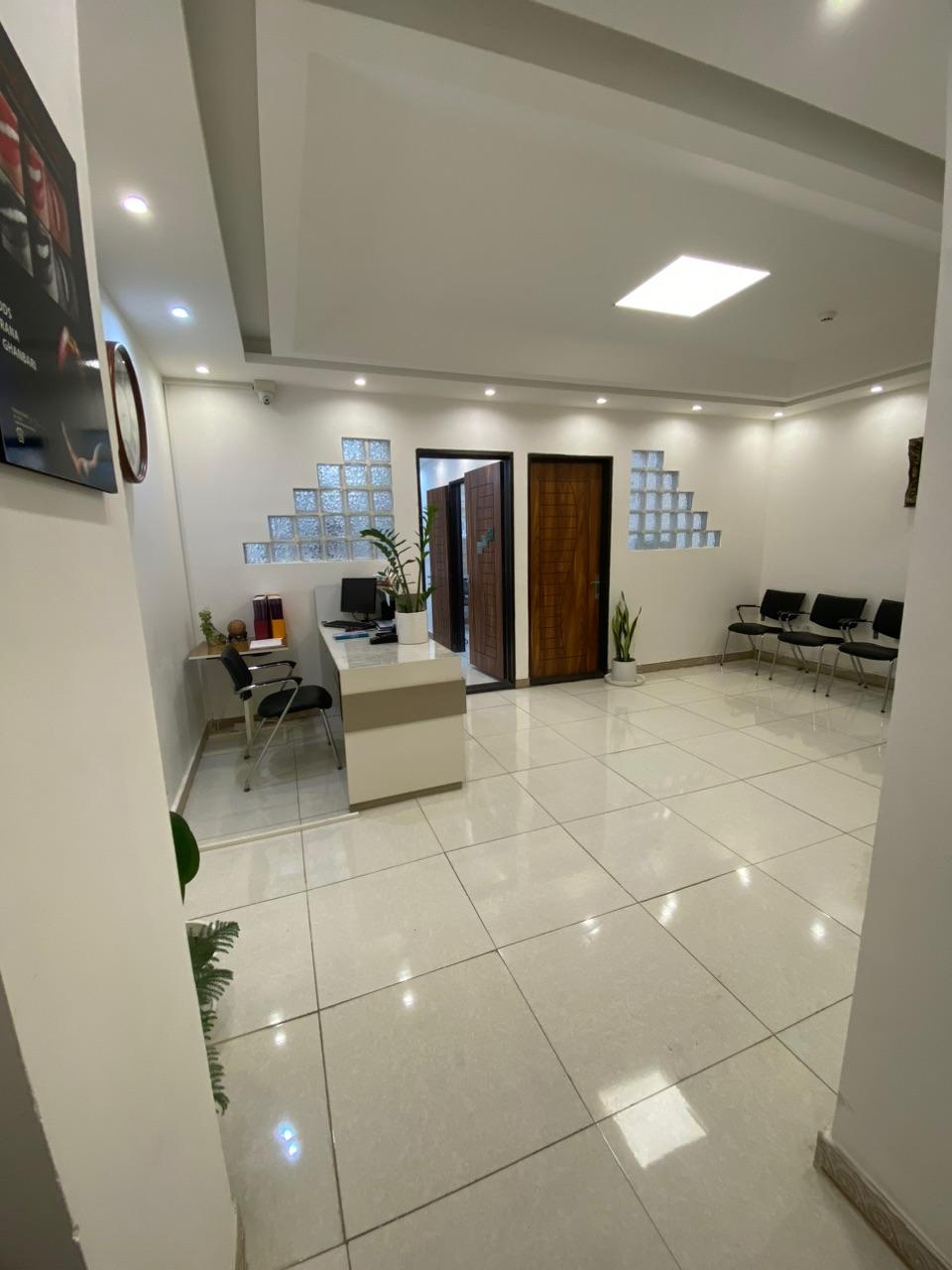 دکتر رعنا قنبری - جراح و دندانپزشک