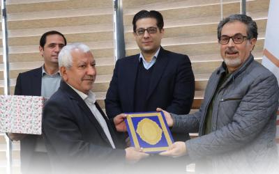 به همت معاونت اداری و مالی دانشگاه، همزمان با روز بازنشستگی ، از سه دهه تلاش خستگی‌ناپذیر چهار کارمند دانشگاه مراغه قدردانی گردید.